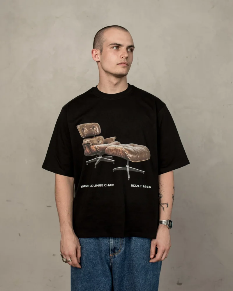 BIZZLE CHAIR TEE BLACK