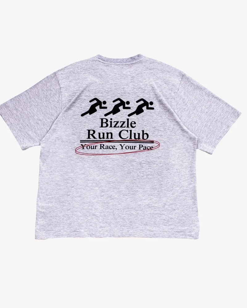 BIZZLE RUNNING CLUB TEE LIGHT GREY